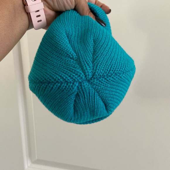 👗 NWT “Reminds Me of Tiffany’s” Blue Beanie Hat 👗 - Picture 7 of 11